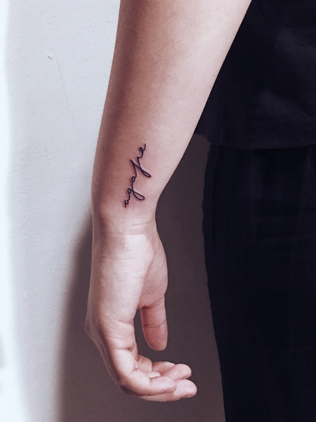 Tatuagem Mãe e Filha Minimalista: Simbolismo e Inspirações