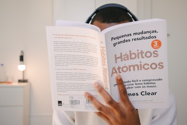 Hábitos Atômicos de James Clear: Resumo Completo e Principais Lições [2025]