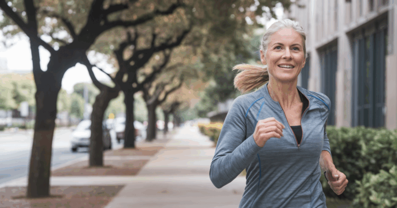 Os 5 hábitos diários de pessoas que parecem décadas mais novos do que sua idade real